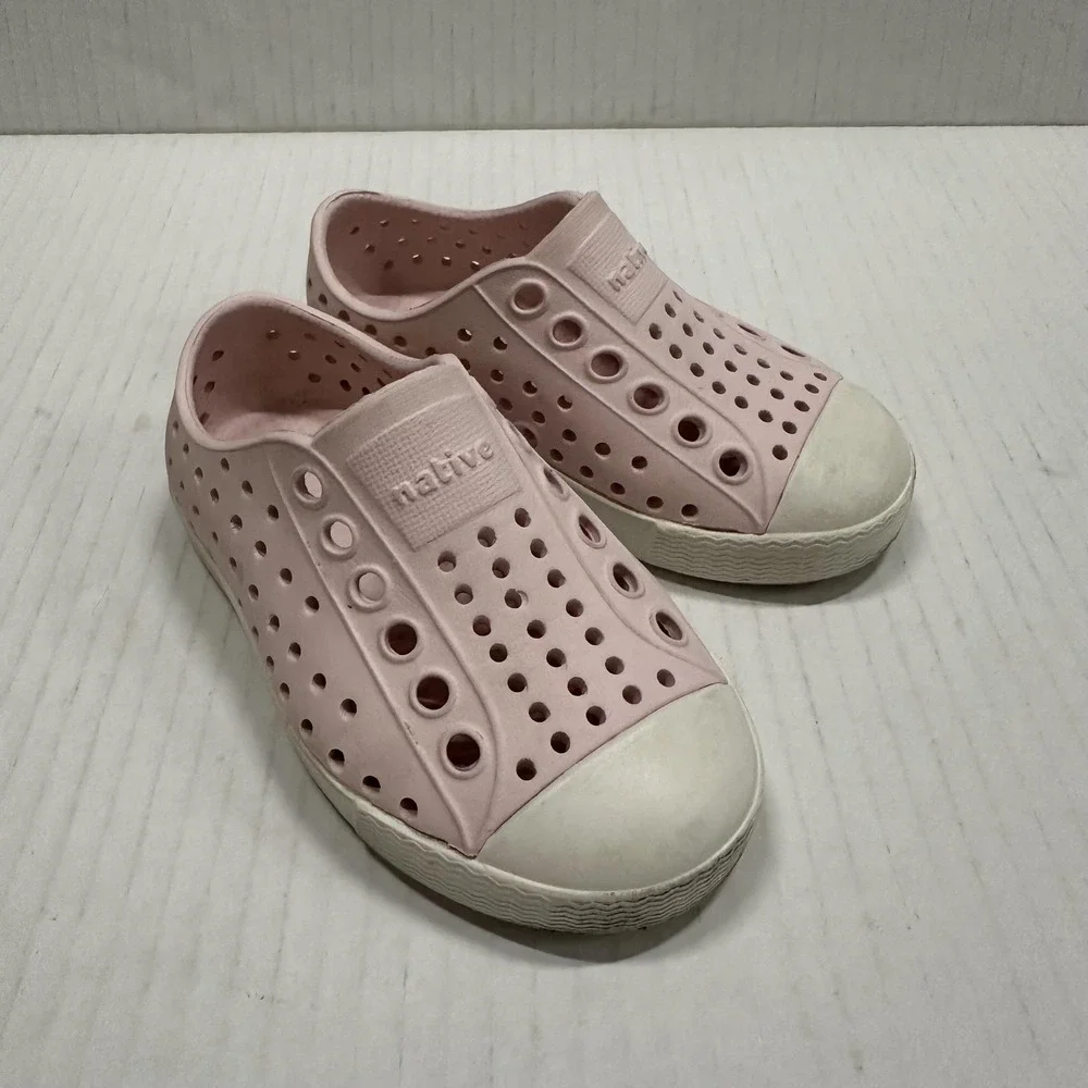 Native Jefferson Slip On Shoes Girls Size 5 Pink Slip On Perforated Rubber Water